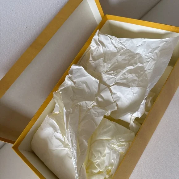FENDI Shoe Box with Tissue Paper - Picture 3 of 12